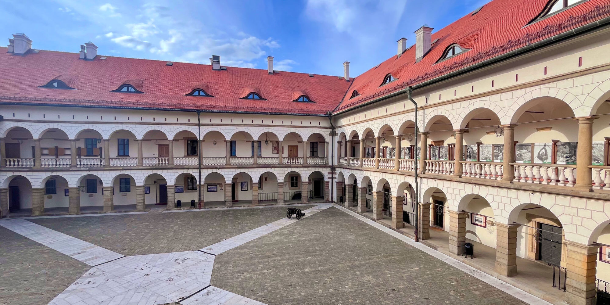 zamek_dziedziniec_2024