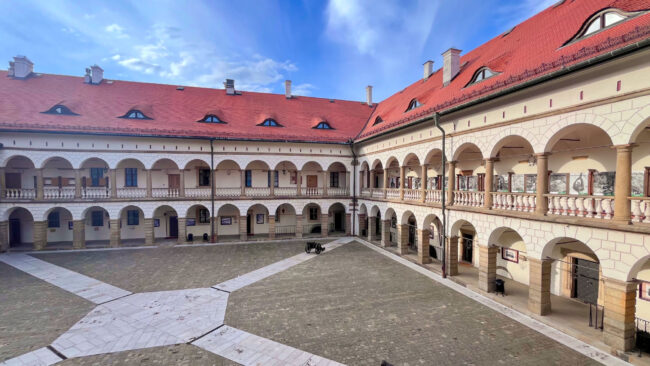 zamek_dziedziniec_2024